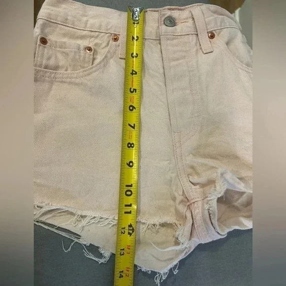 💖”Levi’s 501” Baby Pink Distressed Cut Off Short w/ Fringe Size 27💗 - Picture 10 of 14